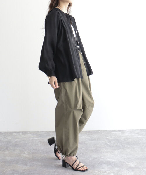 fredy emue（フレディエミュ）の「パラシュートパンツ（その他パンツ・レディース・アイボリー/カーキ・38）」の14枚目の写真