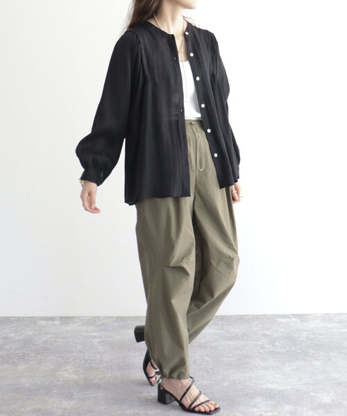 fredy emue（フレディエミュ）の「パラシュートパンツ（その他パンツ・レディース・アイボリー/カーキ・38）」の15枚目の写真