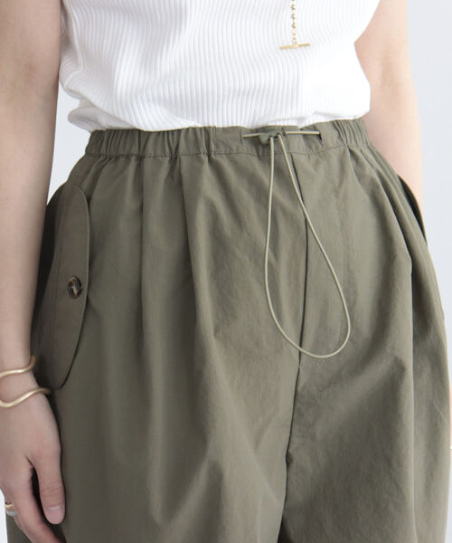 fredy emue（フレディエミュ）の「パラシュートパンツ（その他パンツ・レディース・アイボリー/カーキ・38）」の20枚目の写真