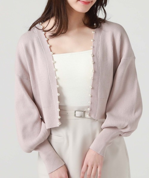 archives(アルシーヴ)の「パール付きニットカーディガン(カーディガン/ボレロ・レディース・ブラック/グレイッシュベージュ/オフホワイト/ブルー・MEDIUM)」の3枚目の写真