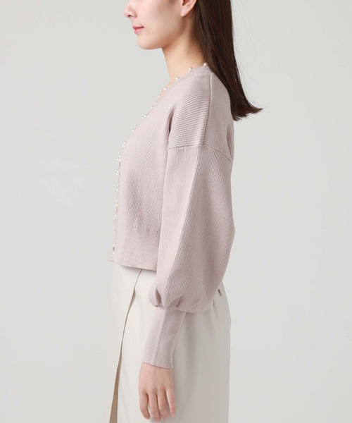 archives(アルシーヴ)の「パール付きニットカーディガン(カーディガン/ボレロ・レディース・ブラック/グレイッシュベージュ/オフホワイト/ブルー・MEDIUM)」の16枚目の写真