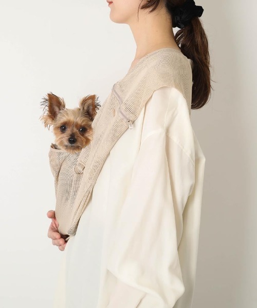 moncheri（モンシェリ）の「メッシュドッグスリング【軽量・コンパクトに折り畳み可能・飛び出し防止リード付】（ペット用キャリーケース・レディース・ブラック/ベージュ/モカ・S/M）」の11枚目の写真