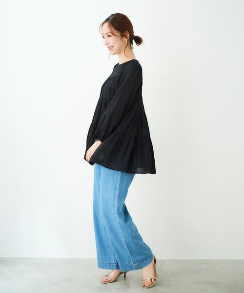 le.coeur blanc（ルクールブラン）の「ドビーストライプティアードブラウス（シャツ/ブラウス・レディース・ブラック/オリーブ/アイボリー・38）」の4枚目の写真