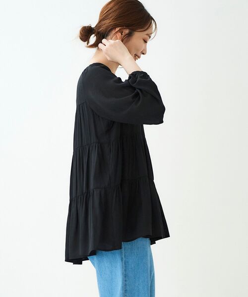 le.coeur blanc（ルクールブラン）の「ドビーストライプティアードブラウス（シャツ/ブラウス・レディース・ブラック/オリーブ/アイボリー・38）」の5枚目の写真