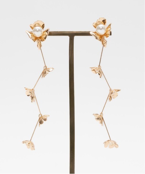 RANDA(ランダ)の「フラワーパーツイヤリング(イヤリング・レディース・ゴールド/シルバー・FREE)」の5枚目の写真