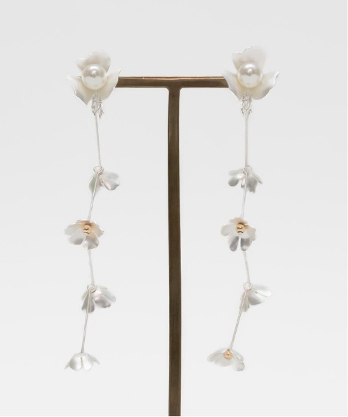 RANDA(ランダ)の「フラワーパーツイヤリング(イヤリング・レディース・ゴールド/シルバー・FREE)」の6枚目の写真