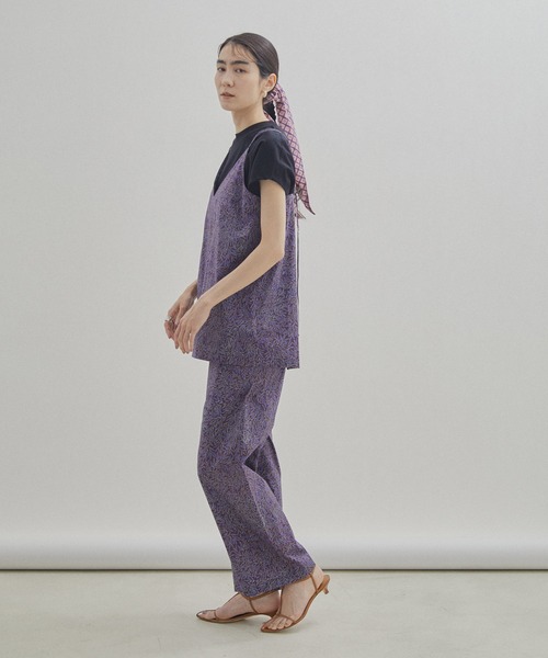 SALON adam et rope'(サロン アダム エ ロペ)の「【LIBERTY】リバティプリントマルチウェイスカーフシュシュ(シュシュ・レディース・ブラック/ブラウン/ピンク・FREE)」の6枚目の写真