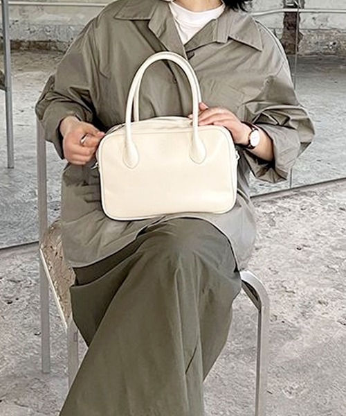 florist（フローリスト）の「【2WAY/3WAY】スクエアシルエットのシンプルレザーハンドバッグ/ショルダーバッグ（ボストンバッグ・レディース・ライトブルー/ホワイト/ブラック・FREE）」の6枚目の写真