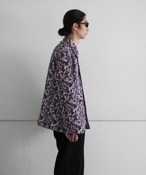 saby(サバイ)の「saby PAJAMA SHIRT JACKET - HAND PAINTED BY AYUMI TSUCHIDA -(シャツ/ブラウス・メンズ・パープル・1/2)」の4枚目の写真
