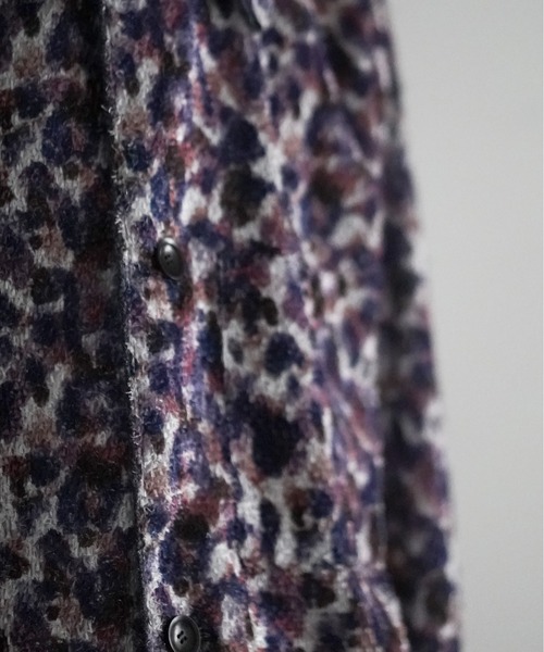 saby(サバイ)の「saby PAJAMA SHIRT JACKET - HAND PAINTED BY AYUMI TSUCHIDA -(シャツ/ブラウス・メンズ・パープル・1/2)」の2枚目の写真