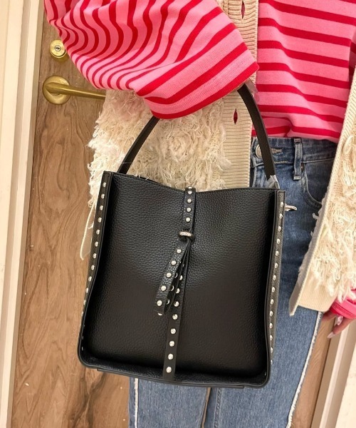 ROSE BUD（ローズバッド）の「スタッズ付ショルダーバッグ