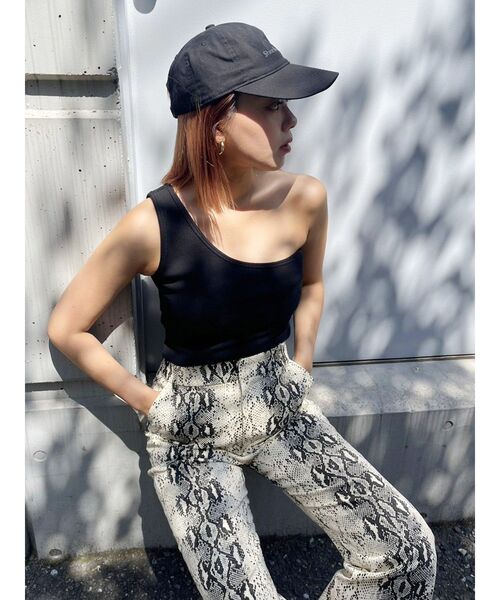 EVRIS（エヴリス）の「パイソンツイルワイドパンツ（その他パンツ・レディース・ブラウン/ベージュ・SMALL/MEDIUM）」の7枚目の写真