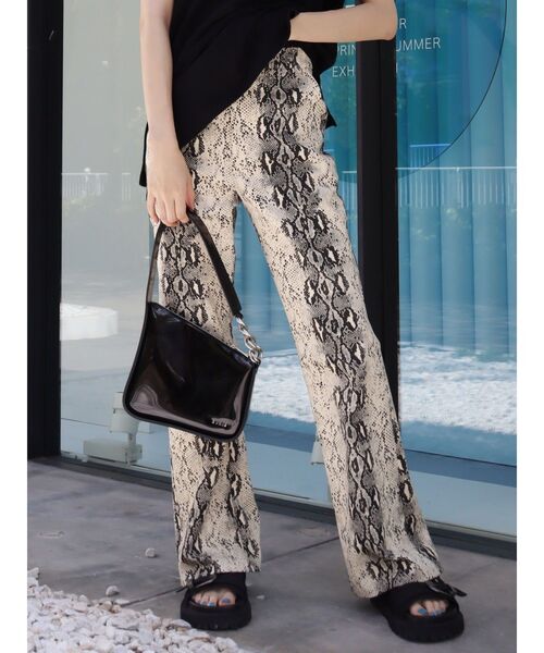 EVRIS（エヴリス）の「パイソンツイルワイドパンツ（その他パンツ・レディース・ブラウン/ベージュ・SMALL/MEDIUM）」の10枚目の写真