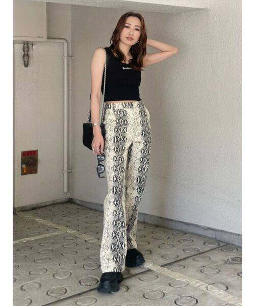 EVRIS（エヴリス）の「パイソンツイルワイドパンツ（その他パンツ・レディース・ブラウン/ベージュ・SMALL/MEDIUM）」の16枚目の写真