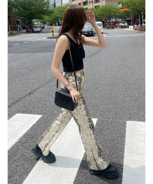 EVRIS（エヴリス）の「パイソンツイルワイドパンツ（その他パンツ・レディース・ブラウン/ベージュ・SMALL/MEDIUM）」の17枚目の写真