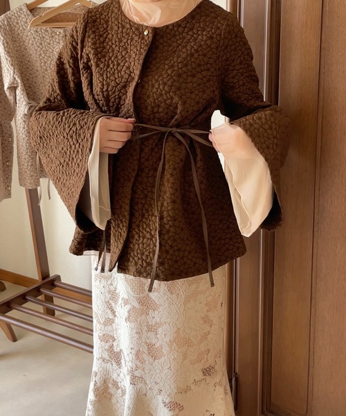 apresjour clair by 和花(アプレジュールクレアバイカズカ)の「【和花コラボアイテム】マルチフラワージャガードトップス【ZOZOTOWN限定アイテム】(シャツ/ブラウス・レディース・ブラウン系その他/ベージュ・フリー/X-LARGE)」の5枚目の写真