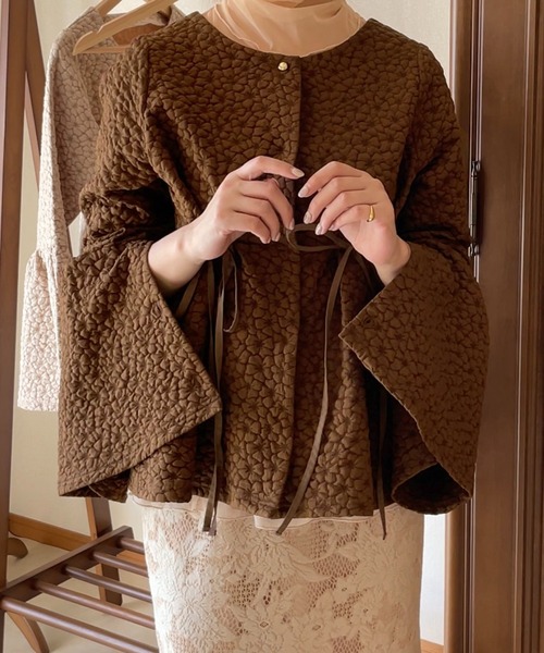 apresjour clair by 和花(アプレジュールクレアバイカズカ)の「【和花コラボアイテム】マルチフラワージャガードトップス【ZOZOTOWN限定アイテム】(シャツ/ブラウス・レディース・ブラウン系その他/ベージュ・フリー/X-LARGE)」の7枚目の写真