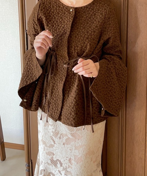 apresjour clair by 和花(アプレジュールクレアバイカズカ)の「【和花コラボアイテム】マルチフラワージャガードトップス【ZOZOTOWN限定アイテム】(シャツ/ブラウス・レディース・ブラウン系その他/ベージュ・フリー/X-LARGE)」の8枚目の写真