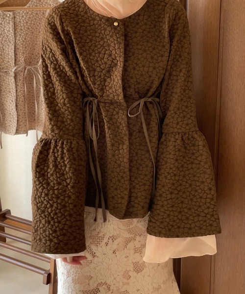 apresjour clair by 和花(アプレジュールクレアバイカズカ)の「【和花コラボアイテム】マルチフラワージャガードトップス【ZOZOTOWN限定アイテム】(シャツ/ブラウス・レディース・ブラウン系その他/ベージュ・フリー/X-LARGE)」の9枚目の写真