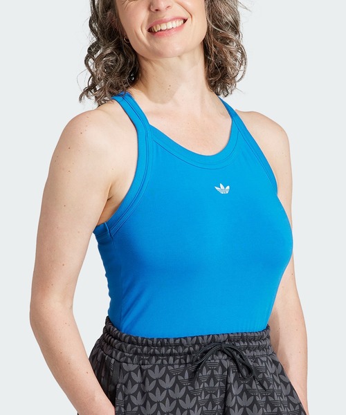 adidas（アディダス）の「プレミアム エッセンシャルズ タンクトップ / アディダスオリジナルス adidas Originals（タンクトップ・レディース・ホワイト/ブラック/ブルー・LARGE/SMALL/MEDIUM/X-LARGE/X-SMALL/XX-LARGE）」の4枚目の写真