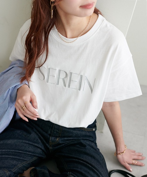 DISCOAT(ディスコート)の「【WEB限定】SEREIN刺繍ロゴTシャツ(Tシャツ/カットソー・レディース・ホワイト/チャコールグレー/ベージュ/ネイビー/ネイビー系1/ホワイト×シルバー/グレー系その他・FREE)」の2枚目の写真