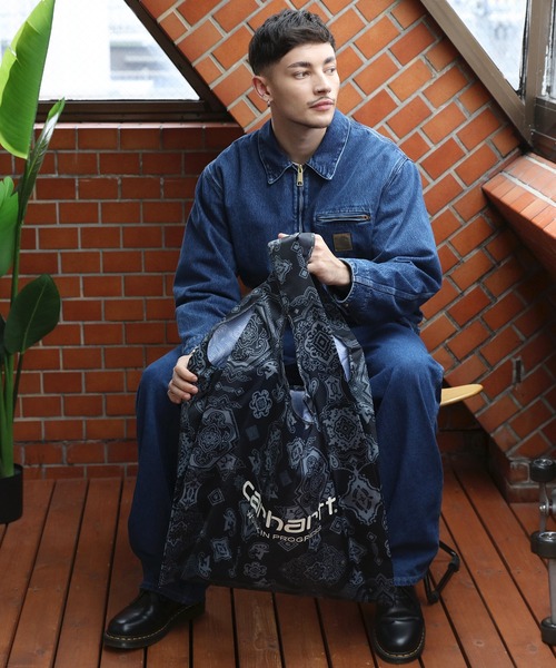 Carhartt(カーハート)の「Carhartt 総柄エコバッグ(エコバッグ/サブバッグ・メンズ・ブラック・FREE)」の8枚目の写真