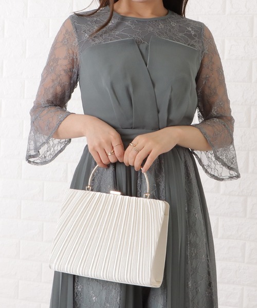 Lace Ladies(レースレディース)の「スクエア型プリーツメタリックハンドバッグ(クラッチバッグ・レディース・ブラック/アイボリー/グレー・FREE)」の11枚目の写真