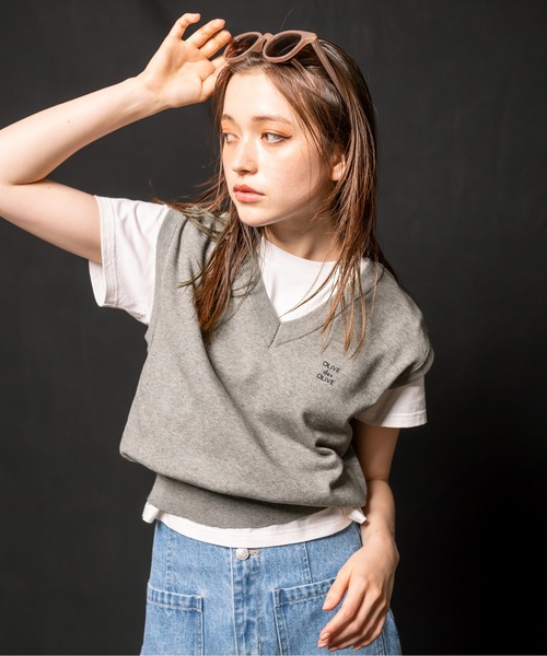 OLIVE des OLIVE（オリーブデオリーブ）の「ワンポイント刺繍ニットベスト　1032050070（ベスト・レディース・ネイビー/オフホワイト/トップグレー・FREE）」の19枚目の写真