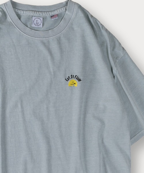 SlashDate(スラッシュデイト)の「ピグメント加工ワンポイント刺繍Tシャツ/ビッグシルエット(Tシャツ/カットソー・メンズ・イエロー/ブルー/ブラック・M/L)」の1枚目の写真