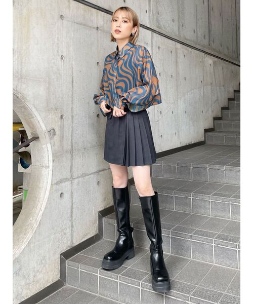 MURUA（ムルーア）の「アシメプリーツミニスカート（スカート・レディース・ベージュ/ダークグレー・1/2）」の3枚目の写真