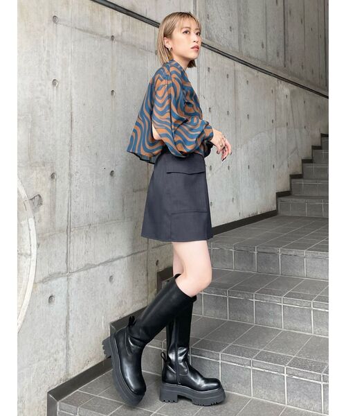 MURUA（ムルーア）の「アシメプリーツミニスカート（スカート・レディース・ベージュ/ダークグレー・1/2）」の4枚目の写真