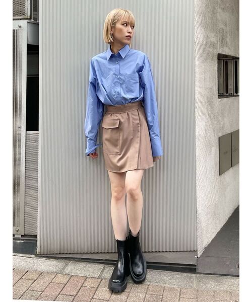 MURUA（ムルーア）の「アシメプリーツミニスカート（スカート・レディース・ベージュ/ダークグレー・1/2）」の6枚目の写真