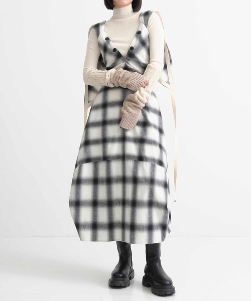 STUDIOUS(ステュディオス)の「【STUDIOUS/ステュディオス】バイカラーネップアームウォーマー(アームカバー・レディース・ベージュ/レッド・FREE)」の4枚目の写真