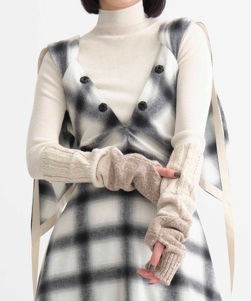 STUDIOUS(ステュディオス)の「【STUDIOUS/ステュディオス】バイカラーネップアームウォーマー(アームカバー・レディース・ベージュ/レッド・FREE)」の5枚目の写真