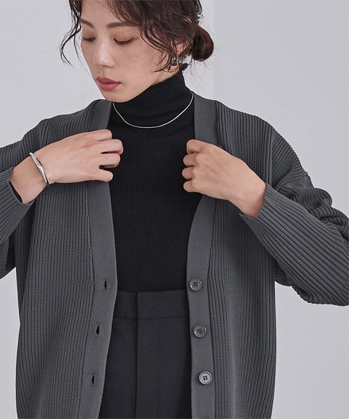 UR'S(ユアーズ)の「Vネックボリュームスリーブニットカーディガン(カーディガン/ボレロ・レディース・ネイビー/ベージュ/グリーン系その他/チャコール/ブラウン・L/S/M)」の2枚目の写真