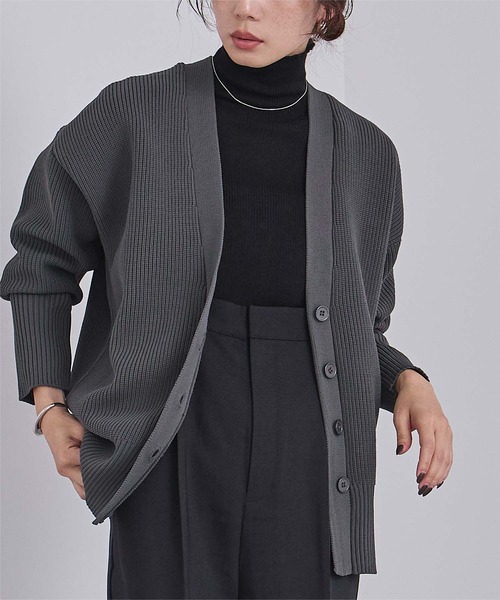 UR'S(ユアーズ)の「Vネックボリュームスリーブニットカーディガン(カーディガン/ボレロ・レディース・ネイビー/ベージュ/グリーン系その他/チャコール/ブラウン・L/S/M)」の19枚目の写真