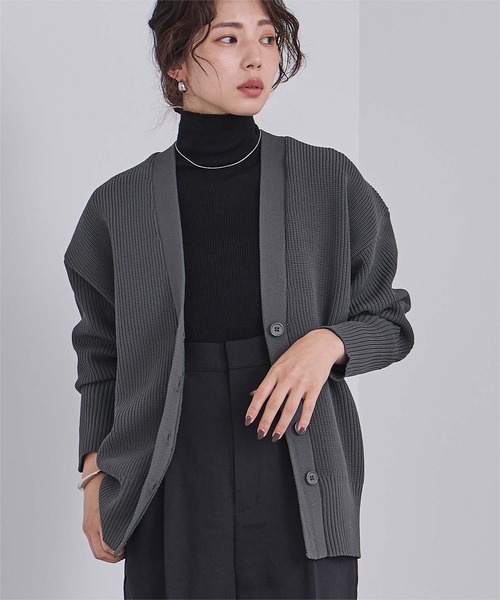 UR'S(ユアーズ)の「Vネックボリュームスリーブニットカーディガン(カーディガン/ボレロ・レディース・ネイビー/ベージュ/グリーン系その他/チャコール/ブラウン・L/S/M)」の22枚目の写真