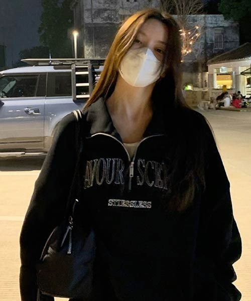 KICKSEWING（キックスウィング）の「KICKSEWING オーバーフィットハーフジップアップスウェット（スウェット・レディース・ブラック/グレー・FREE）」の8枚目の写真