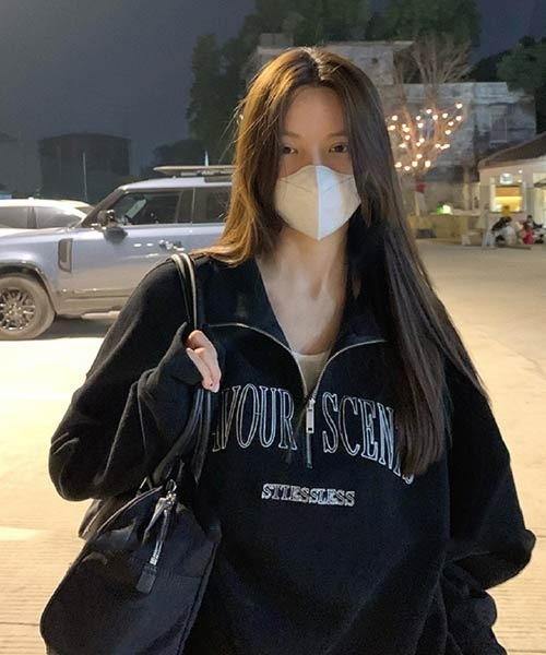 KICKSEWING（キックスウィング）の「KICKSEWING オーバーフィットハーフジップアップスウェット（スウェット・レディース・ブラック/グレー・FREE）」の9枚目の写真