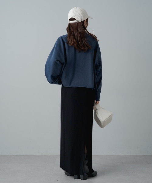 PUAL CE CIN(ピュアルセシン)の「クロップド丈ロゴプリントスウェットプルオーバー(スウェット・レディース・ネイビー/ブラウン・FREE)」の8枚目の写真