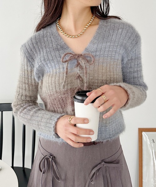 CLEA（クレア）の「グラデーションレースアップニットトップス（ニット/セーター・レディース・ブルー・FREE）」の9枚目の写真