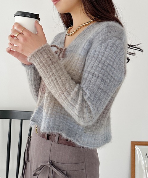 CLEA（クレア）の「グラデーションレースアップニットトップス（ニット/セーター・レディース・ブルー・FREE）」の12枚目の写真