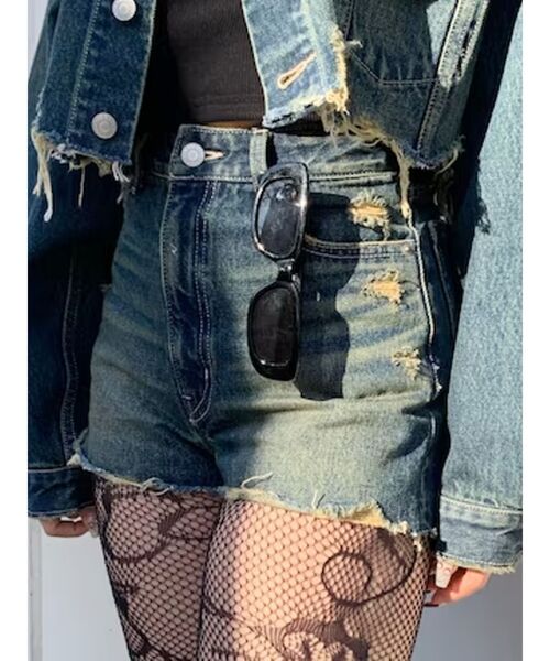 EVRIS（エヴリス）の「ダメージデニムショートパンツ【セットアップ着用可能】（デニムパンツ・レディース・インディゴブルー/ブルー/ブラック/ピンク・SMALL/MEDIUM）」の3枚目の写真