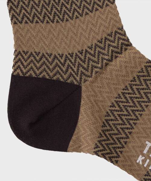 TAKEO KIKUCHI（タケオキクチ）の「◆【日本製】ヘリンボン ドレスソックス（ソックス/靴下・メンズ・ダークブラウン/ブラック・00）」の6枚目の写真