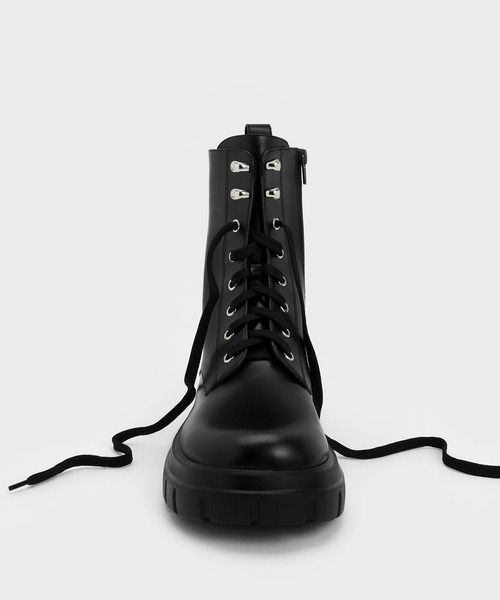 CHARLES & KEITH(チャールズ & キース)の「レースアップ アンクルブーツ(ブーツ・レディース・ホワイト/ブラック・25cm/24.5cm/23.5cm/23cm/22.5cm)」の6枚目の写真