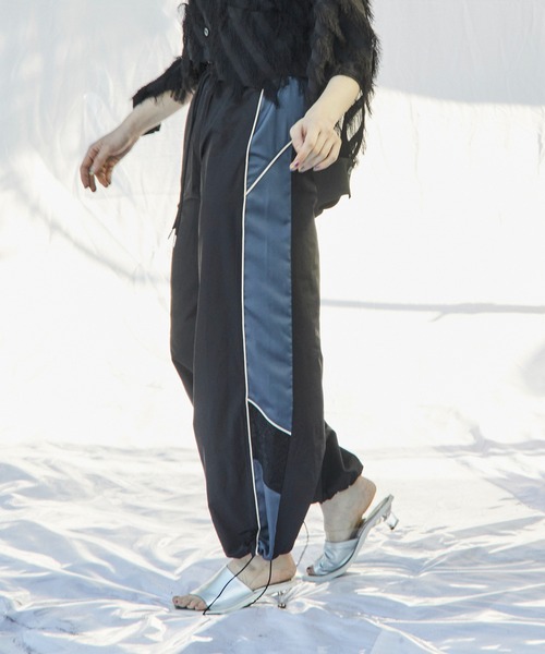 AULA AILA(アウラアイラ)の「マルチパブリックトラックパンツ(その他パンツ・レディース・グリーン/ネイビー/ブラック・0/1)」の2枚目の写真