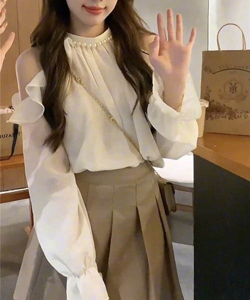 gossip！ロサンゼルス（ゴシップロサンゼルス）の「オフショルダートップス（シャツ/ブラウス・レディース・アイボリー/ホワイト/ブラック・FREE）」の5枚目の写真