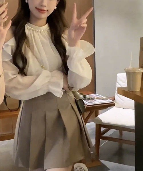 gossip！ロサンゼルス（ゴシップロサンゼルス）の「オフショルダートップス（シャツ/ブラウス・レディース・アイボリー/ホワイト/ブラック・FREE）」の6枚目の写真