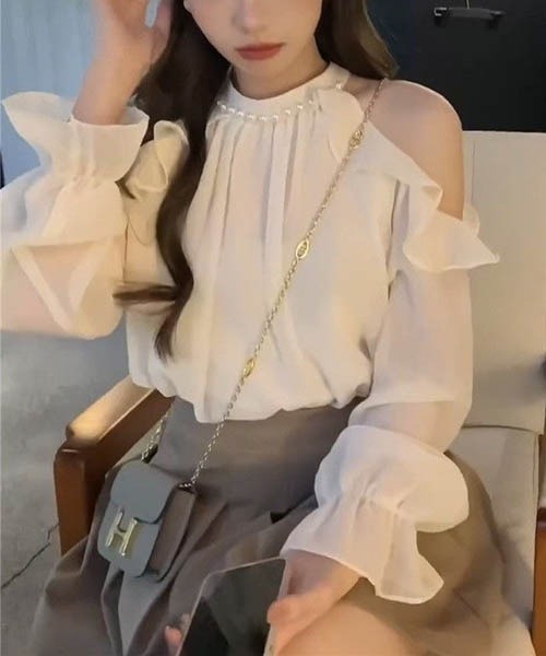 gossip！ロサンゼルス（ゴシップロサンゼルス）の「オフショルダートップス（シャツ/ブラウス・レディース・アイボリー/ホワイト/ブラック・FREE）」の12枚目の写真