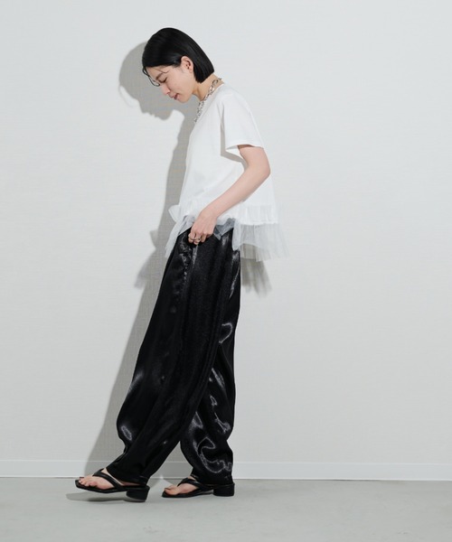 Shelly island（シェリーアイランド）の「サテンタックイージーパンツ（その他パンツ・レディース・シルバー/ブラック・M）」の4枚目の写真